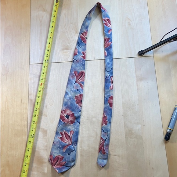 Bugatti Silk Tie! With Pink And Blue Floral Design - Picture 1 of 5